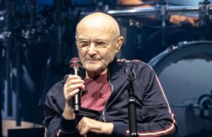 Phil Collins hospitalizados para cirurgia: relatório GetTyimages-1239013483 Phil Collins hospitalizados para cirurgia.jpg