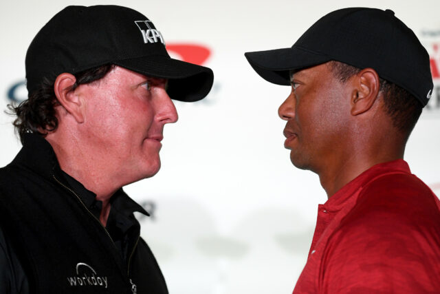 Phil Mickelson reivindicando o tigre do tigre de seu tigre, 'chamado putter tiger tiger

