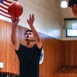 Um jogador do time da AAU Jatt Da Maqula para defender um tiro no sábado, 14 de junho de 2025, durante um jogo de torneio na Missão da Faculdade em Santa Clara. (Alexis Carrillo/Mosaic)