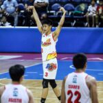 TNT TROPANG 5G contra a Copa das Filipinas do PBA durante o jogo semifinais Rain ou Elasto Painters Gian Mamuyac.
