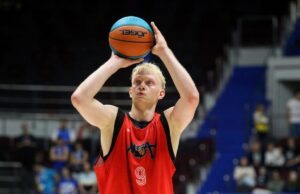 Polícia francesa prende o jogador de basquete russo acusado de ransomware: relatório Daniil Kasatkin of MBA-MAI in action during the Kondrashin and Belov Cup, between Zenit Saint Petersburg and MBA-MAI Moscow at Arena.