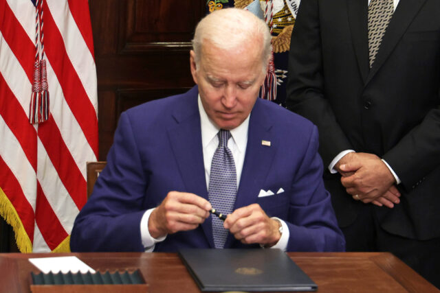 Por Fautos para seu irmão: Lista de pessoas Joe Biden Aprenda por AutoPen

