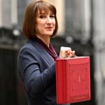 Como parte de sua mansão em Londres na terça -feira, a chanceler Rachel Reeves provavelmente confirmará que, a partir de abril próximo, os poupadores não poderão mais estabelecer até 20.000 libras por ano em um dinheiro confiável ISA