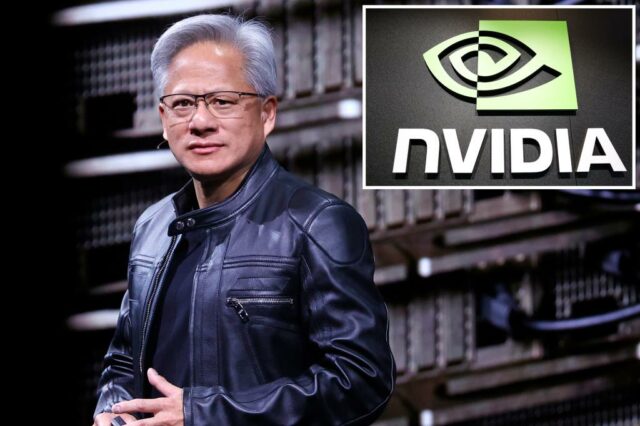 Jensen Huang ajoelhado ao lado do robô humanóide.