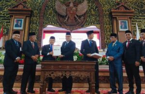 Presidente do DPRD do Governo Provincial de Jambi recebeu a chegada do Diretor Geral de Exame de Finanças do Estado v BPK RI Presidente do DPRD do Governo Provincial de Jambi recebeu a chegada do Diretor Geral de Exame de Finanças do Estado v BPK RI