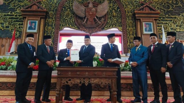 Presidente do DPRD do Governo Provincial de Jambi recebeu a chegada do Diretor Geral de Exame de Finanças do Estado v BPK RI

