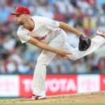 Zack Wheeler #45 com a Philadelphia Phillies Bace na quarta rodada contra o Boston Red Sox durante uma partida no Citizens Bank Park em 21 de julho de 2025 na Filadélfia, Pensilvânia.