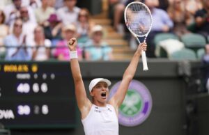 Primeiros semi -finais de Wimbledon de Iga Swiatek vs cintura bencıc A IGA Swiatek, da Polônia, está comemorando para vencer a partida final do bairro de singles contra Liudmilla Samsonova, da Rússia, no Wimbledon Tennis Championships, em Londres, em 9 de julho de 2025 na quarta -feira.