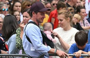 Princesa Beatrice e Edoardo Mapelli Mozzi vão com 65.000 fãs de leões enquanto eles levam Wolfie, Sienna e Baby Athena para o enorme parada do Euro -Seger A princesa Beatrice e seu marido, Edoardo Mapelli Mozzi
