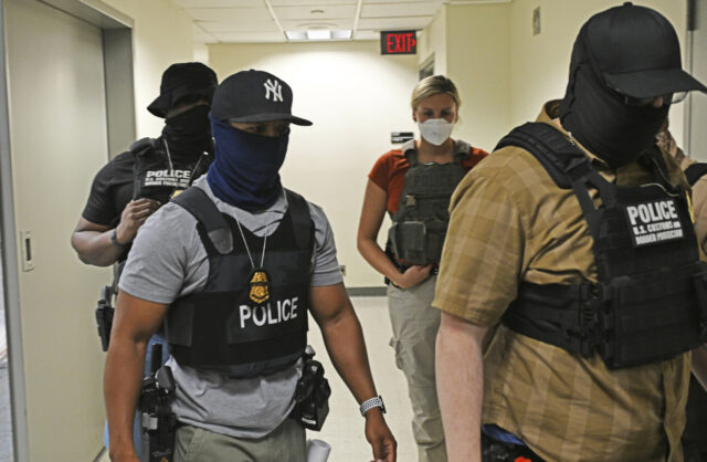 Proibição de agente de gelo nas máscaras de roupas

