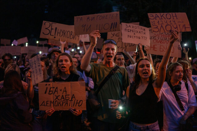 Protestos quebram contra Zelensky na Ucrânia: o que você sabe

