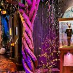 Puppets elegantes em uma floresta de fantasia? Entre neste SoCal cheio de artesanal à mão