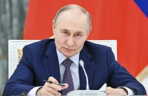 “Putin diz ao Irã para aceitar o contrato de energia nuclear dos EUA que suporta o enriquecimento de zero” Diz -se que Vladimir Putin (acima) dizia que o Irã aceita um acordo nuclear americano, onde eles não puderam enriquecer o urânio