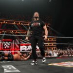 Qual é a introdução do chefe tribal da WWE WWE após o retorno de Roman Reigns?