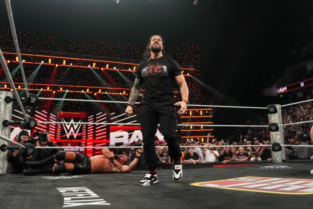 Qual é a introdução do chefe tribal da WWE WWE após o retorno de Roman Reigns?

