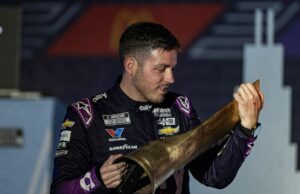 Quando Alex Bowman pergunta como a corrida de Chicago pode ter salvo o HMS, ele responderá a não preenchido Alex Bowman usa #48 Chevrolet nas ruas de Chicago - Fonte: Imagn