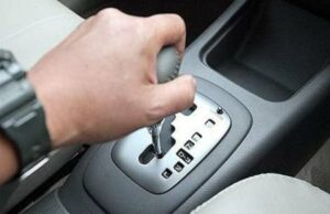 Quando mover a transmissão automática de carros para uma posição neutra? Quando mover a transmissão automática de carros para uma posição neutra?