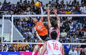 Rampaing Foxies reivindica outro peso pesado em anjos Trisha Tubu (à esquerda à esquerda) envia facilmente uma casa. - Imagens PVL