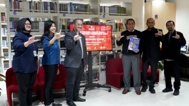 Realize Bakrie Corner, BCF Dona Books e trabalho científico para a Universidade de Bakrie

