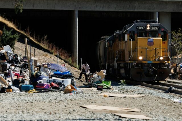 Redwood City conclui na jurisdição da Bay Area para proibir campos de rua

