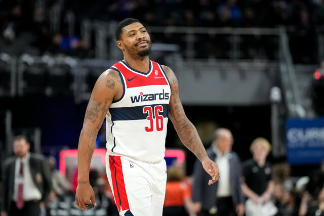 Relatório: Lakers Land Tard Piece em grande feira de assistência da agência

