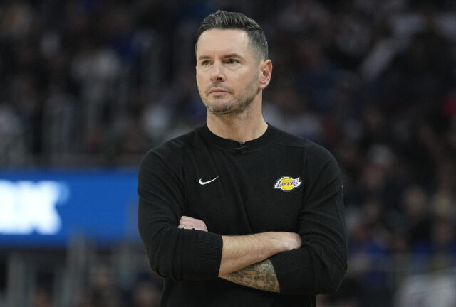 Relatório: Lakers entre equipes interessadas em All-Star de 3 estrelas

