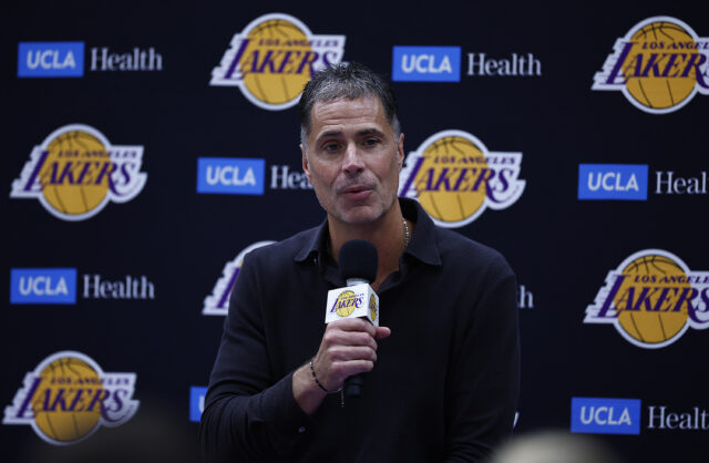 Relatório: Lakers interessado no agente livre da revisão da divisão

