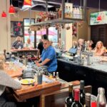 O proprietário de alcaparras e bebidas veio Razavi posou no restaurante em Campbell, que comemorou na quinta -feira, 17 de julho de 2025, com uma festa para os clientes. (Sal Pizarro/Bay Area News Group).