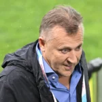 Retornar à seletor de seleção. Velozes e Magiera na sede da PZPN