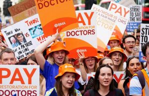 Revelado: a cidade de guerra da BMA financiará ataques dos médicos com sindicatos que podem gastar milhões para fazer preconceitos do NHS British Medical Association construiu um baú de guerra de £ 1 milhão para