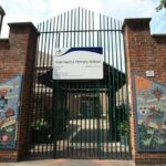 Imagem: Kobi Nazrul School, onde nenhum aluno fala inglês como o primeiro idioma