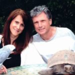 Robin Kaye e Thomas DeLuca, ambos com 70 anos, foram brutalmente mortos a tiros em sua casa em Encino na segunda -feira
