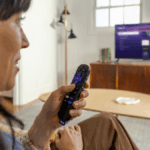 Rokus novo e aprimorado o bastão de streaming 4K caiu no preço mais baixo até o momento