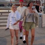 Romeu Beckham e a irmã Harper saíram para um jantar baixo em Saint-Tropez na noite de sexta-feira durante as férias em família