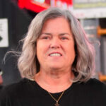 Rosie O'Donnell Slams Oprah Vinfrei sobre o casamento 'Gross' Bezos-Sanchez