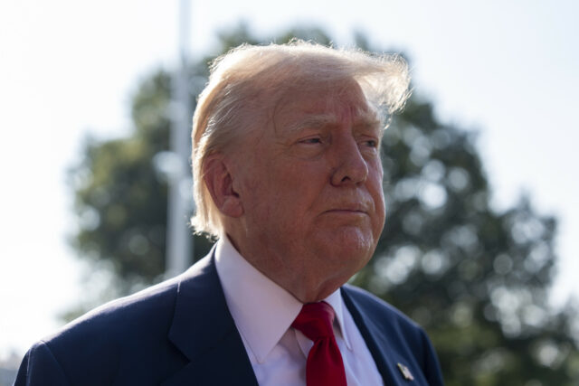 Rota de desaprovação de Donald Trump 'pilha'

