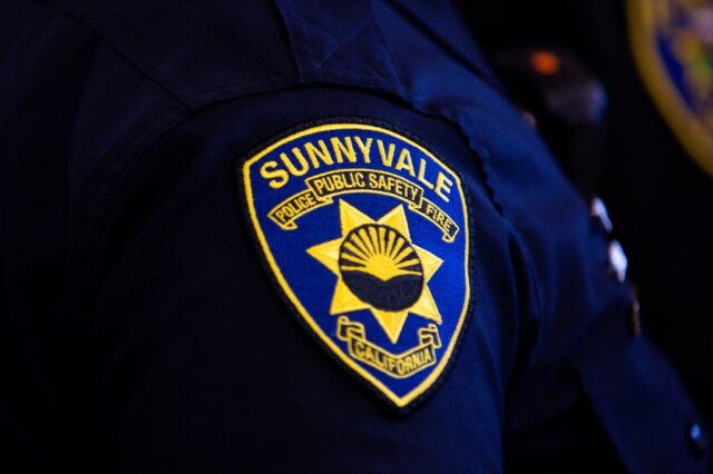 Roubo em potencial joalheria Sunnyvale através de guardas armados frustrados


