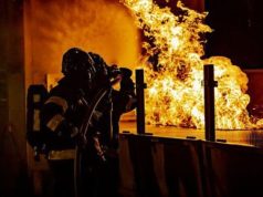 Edifício Terra Drone em incêndios em Kemayoran, polícia afirma que há fatalidades Rusun Klender foi envolto em fogo enquanto os moradores dormiam, uma avó foi morta assada