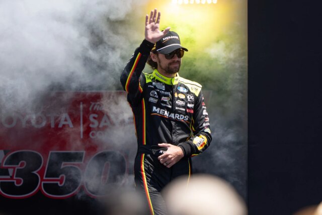 Ryan Bleney diz que as críticas dos campeões da NASCAR de "Mickey Mouse", alegando que os títulos dos playoffs são padrão

