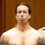 Samuel Bond Haskell IV, 37, morreu no sábado enquanto esperava julgamento por três notas de assassinato após a descoberta assustadora da parte superior do corpo de sua esposa Mei em uma lixeira perto de seu escritório em novembro de 2023