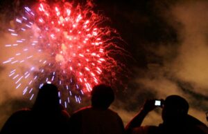 San Jose Fireworks Show cancelado devido à explosão de armazém do condado de Yolo San Jose Fireworks Show cancelado devido à explosão de armazém do condado de Yolo