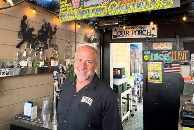 Famiglia Meduris Bad House Bistro, a oeste da St. John Street, em San Joses Little Italy District, celebra seu 20º aniversário em 4 de julho de 2025 (Sal Pizarro/Bay Area News Group)