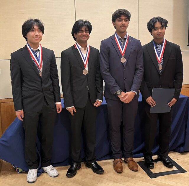 Saratoga High Student Placa nona no concurso nacional de biologia

