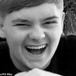 Harvey Willgoose, também 15 anos, desmaiou menos de um minuto depois que ele foi esfaqueado no coração da All Saints Catholic High School em Sheffield em 3 de fevereiro