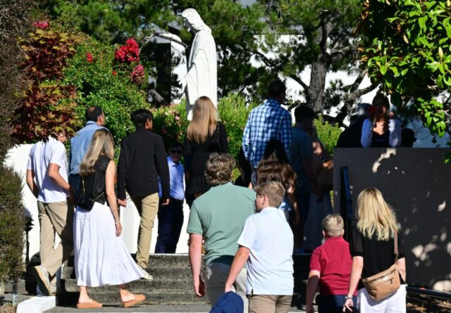 Serviços memoriais para o casal da Bay Area e o filho jovem, que foi morto na inundação do Texas

