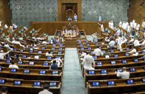 Sessão do Parlamento: ambas as famílias para protestos americanos com protestos Sessão do Parlamento: ambas as famílias para protestos americanos com protestos