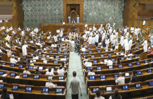 Sessão do Parlamento: ambas as famílias permanecem novamente como protestos da OPPN Sessão do Parlamento: ambas as famílias permanecem novamente como protestos da OPPN