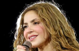 Shakira Dona o show nas vítimas das inundações mortais do Texas Acampamento místico
