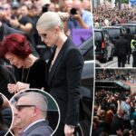 Sharon Osbourne e as crianças estão desmoronando chorando com a procissão fúnebre emocional de Ozzy na Grã -Bretanha