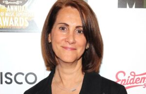 ‘She Careed’: Supervisor de Música ‘American Idol’ Robin Kaye lembrado por seus companheiros de equipe 'She Careed': Supervisor de Música 'American Idol' Robin Kaye lembrado por seus companheiros de equipe